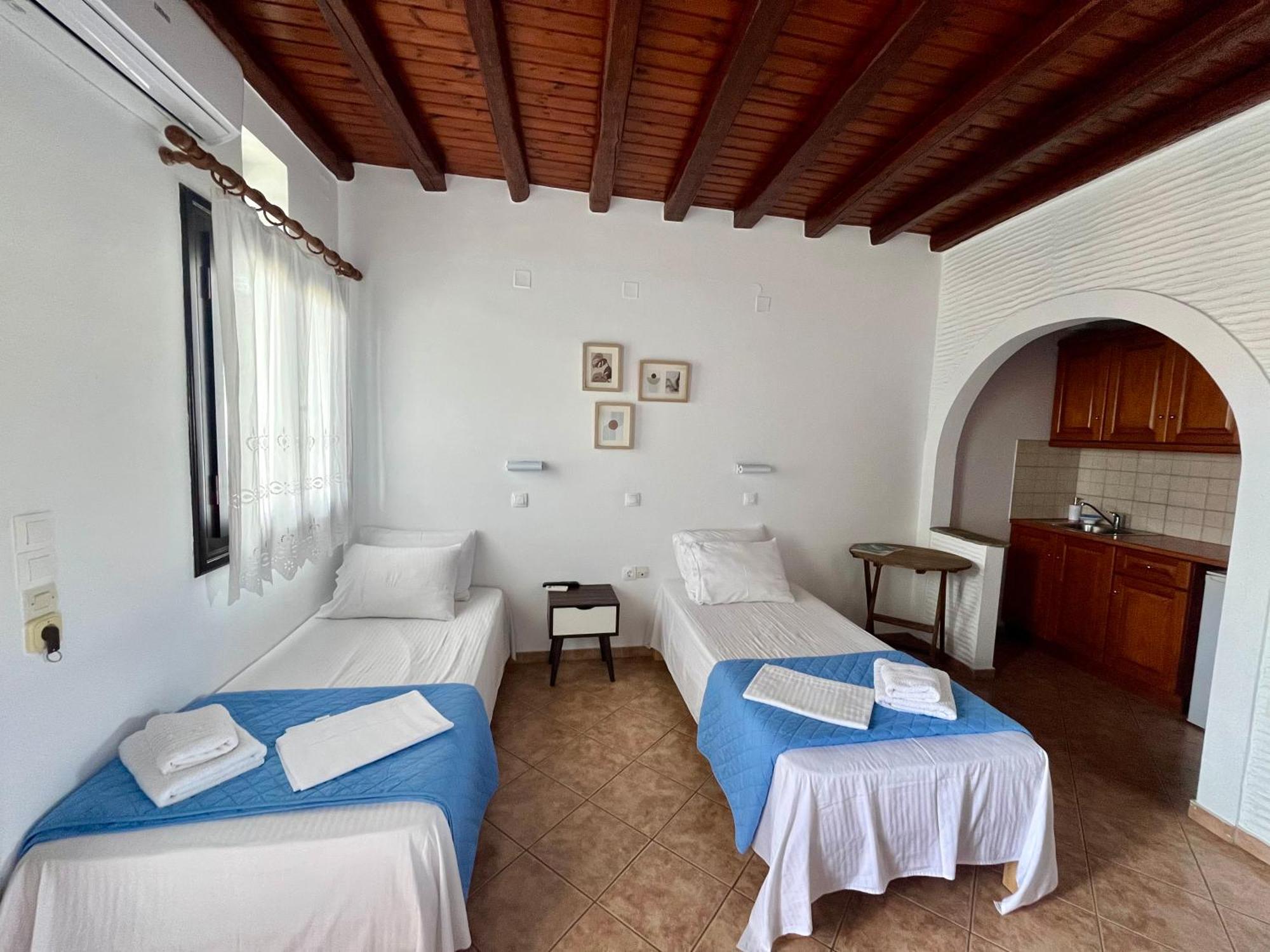 Spitalia Rooms Tinos Bagian luar foto